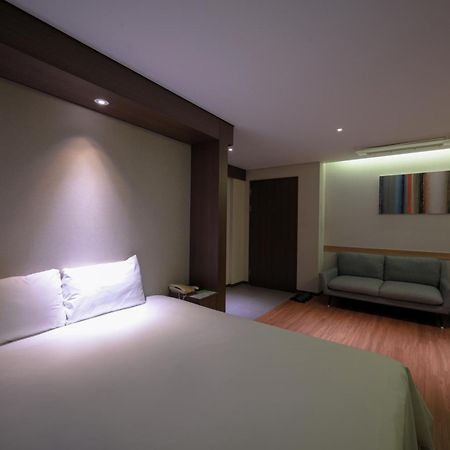 Astar Hotel Чеджу Екстериор снимка