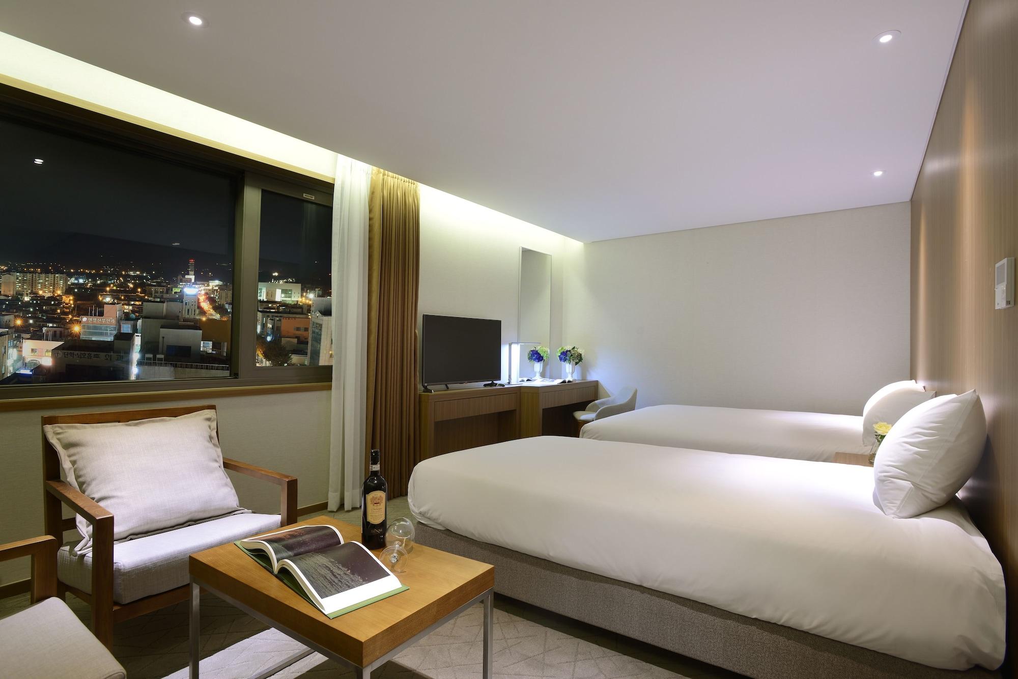 Astar Hotel Чеджу Екстериор снимка
