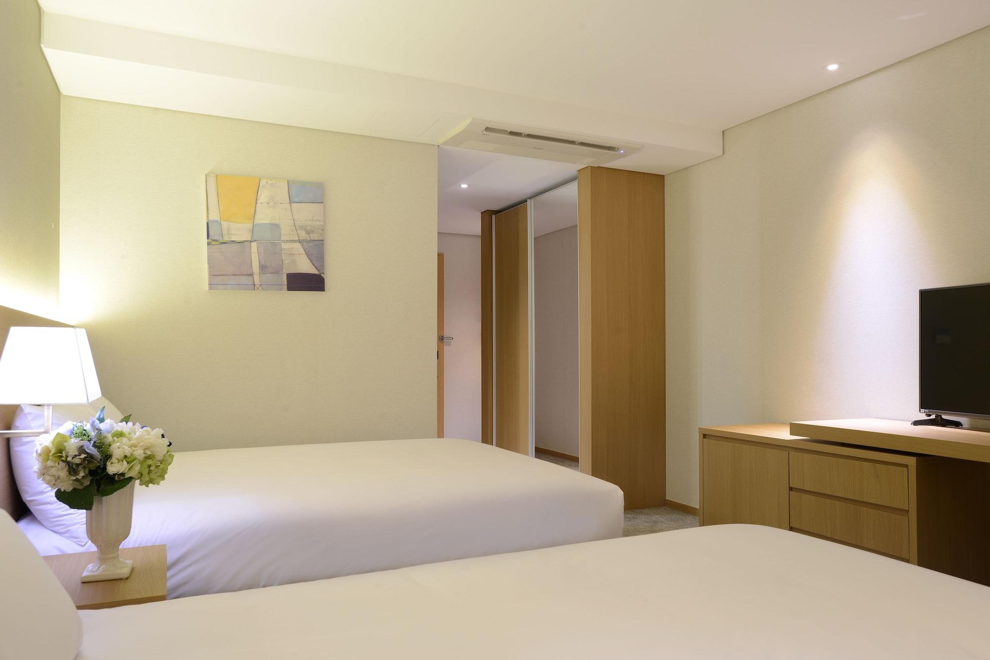 Astar Hotel Чеджу Екстериор снимка