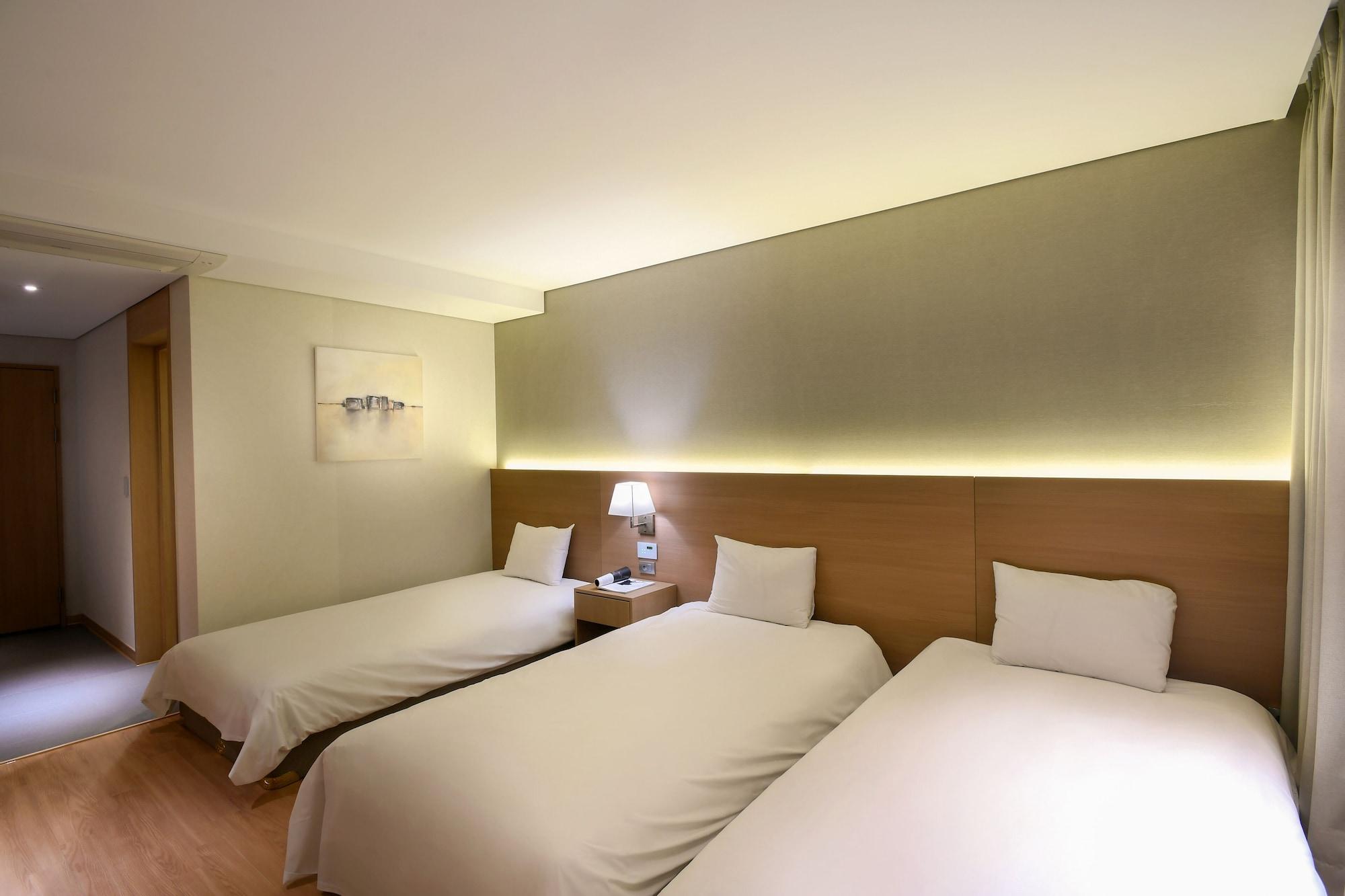 Astar Hotel Чеджу Екстериор снимка