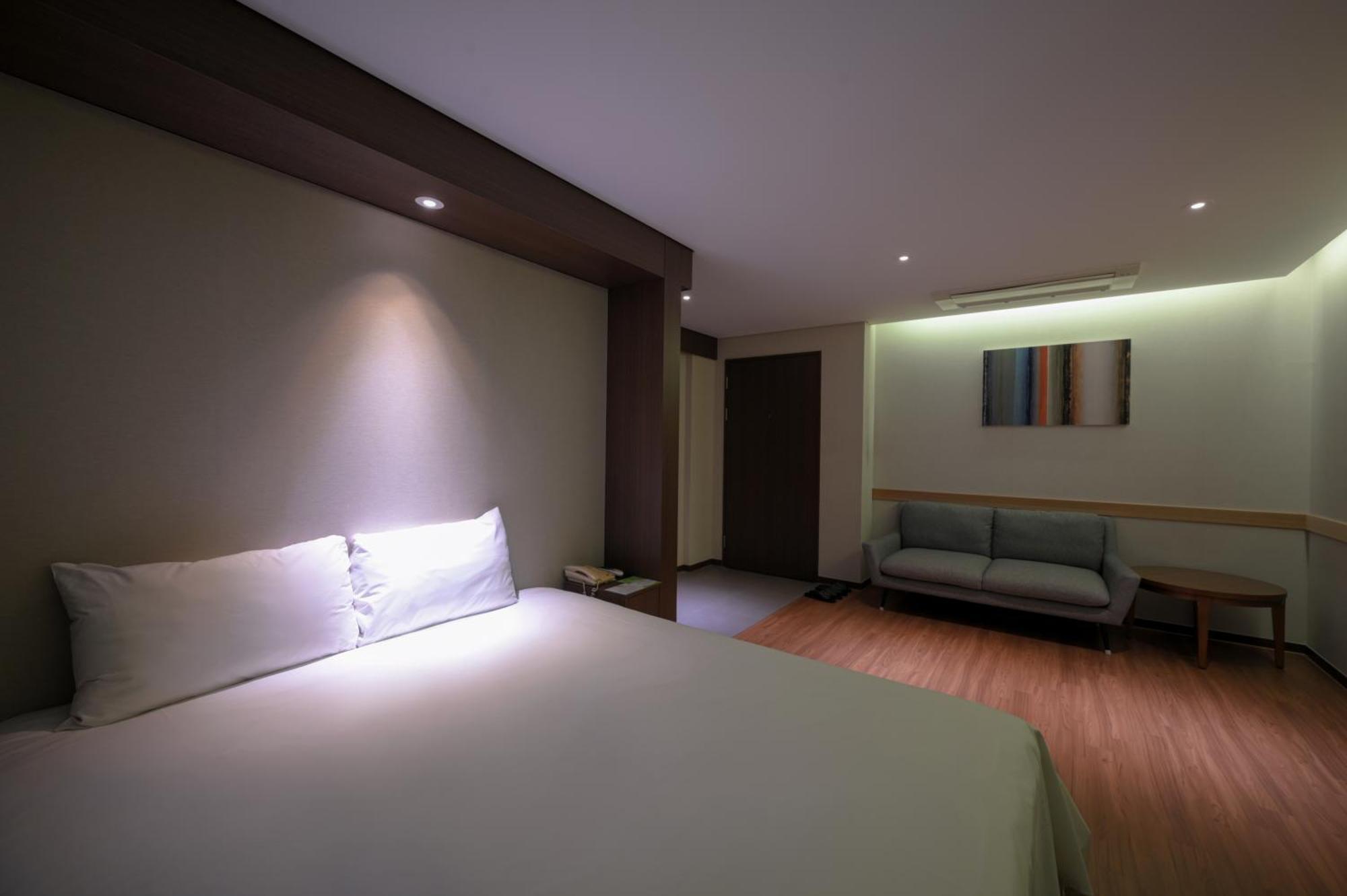Astar Hotel Чеджу Екстериор снимка