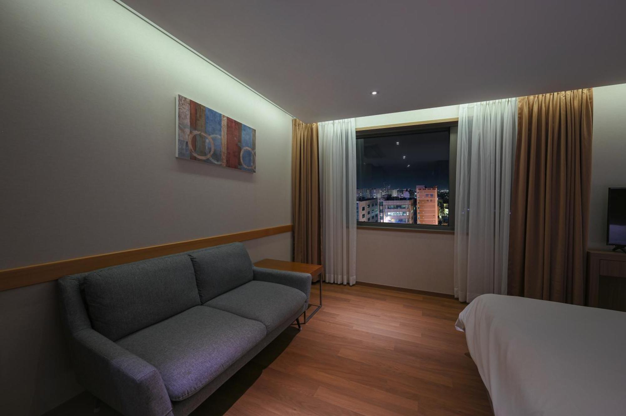 Astar Hotel Чеджу Екстериор снимка