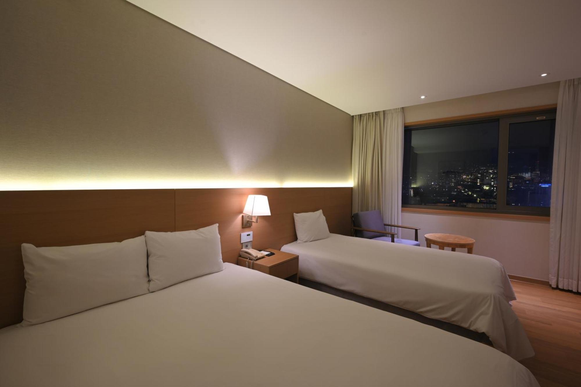 Astar Hotel Чеджу Екстериор снимка
