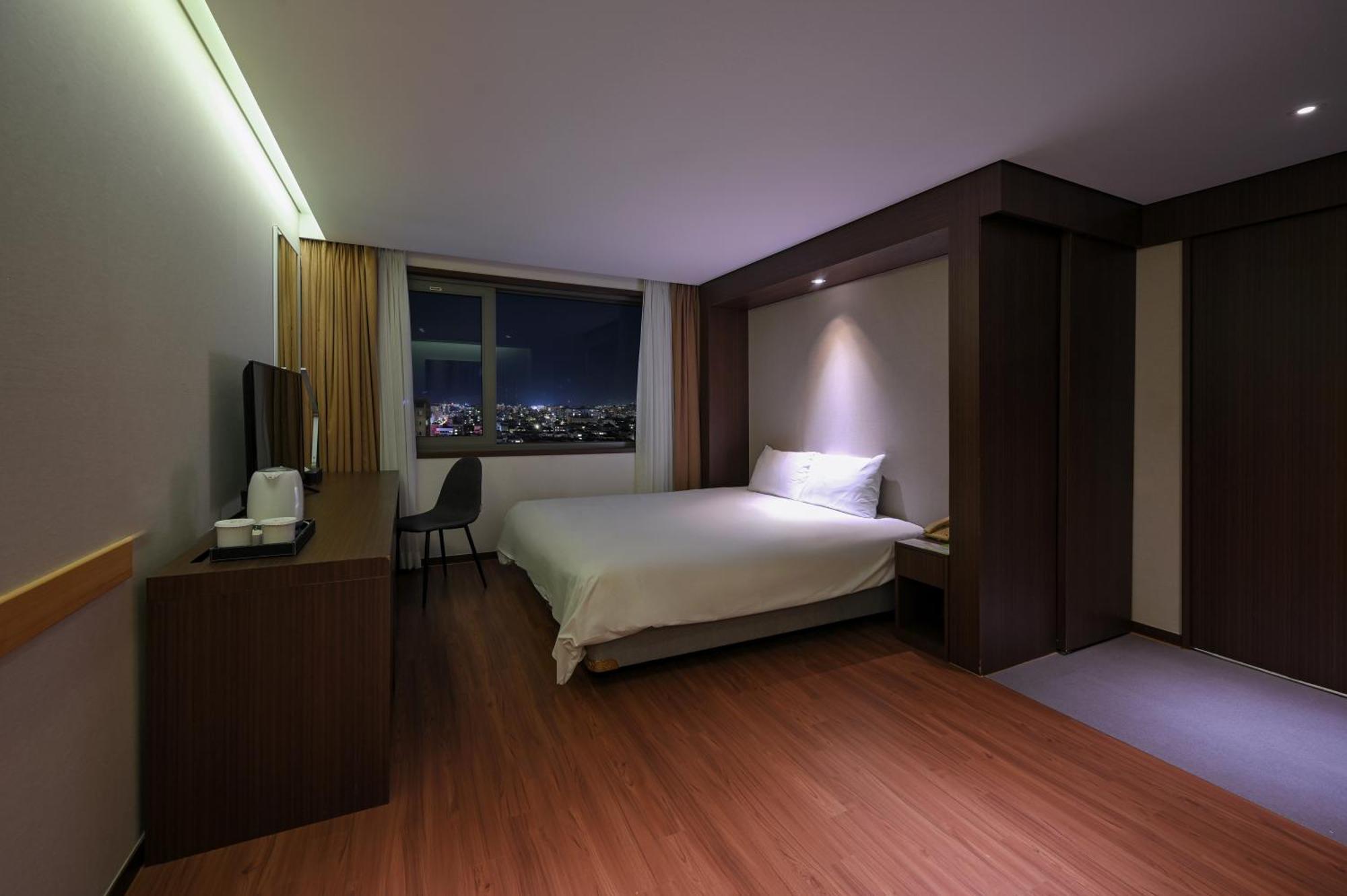 Astar Hotel Чеджу Екстериор снимка