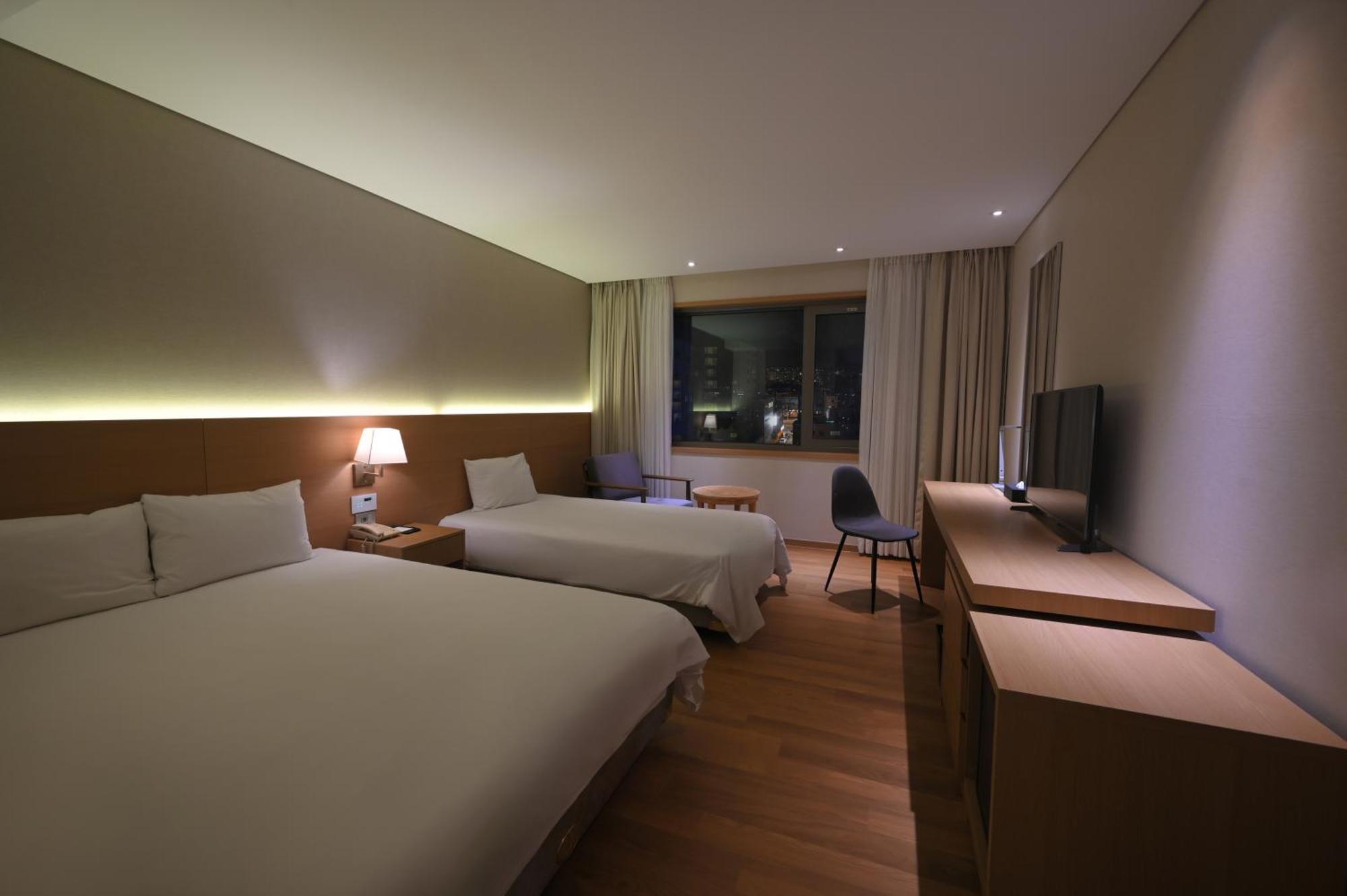 Astar Hotel Чеджу Екстериор снимка