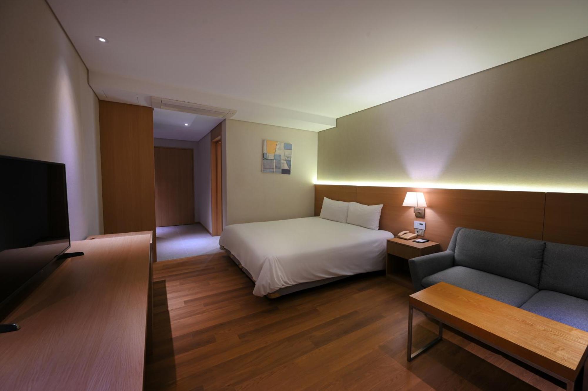 Astar Hotel Чеджу Екстериор снимка