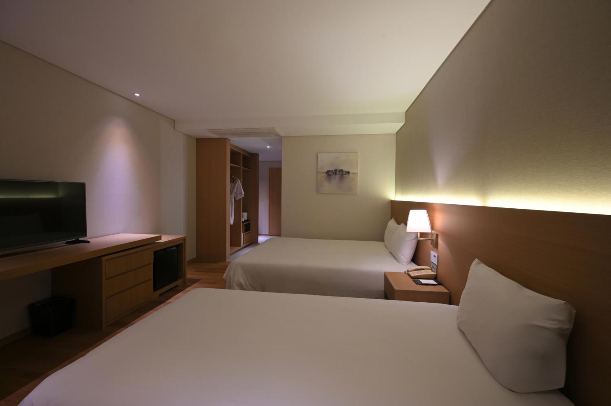 Astar Hotel Чеджу Екстериор снимка