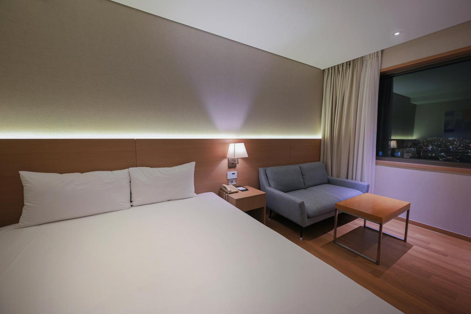 Astar Hotel Чеджу Екстериор снимка