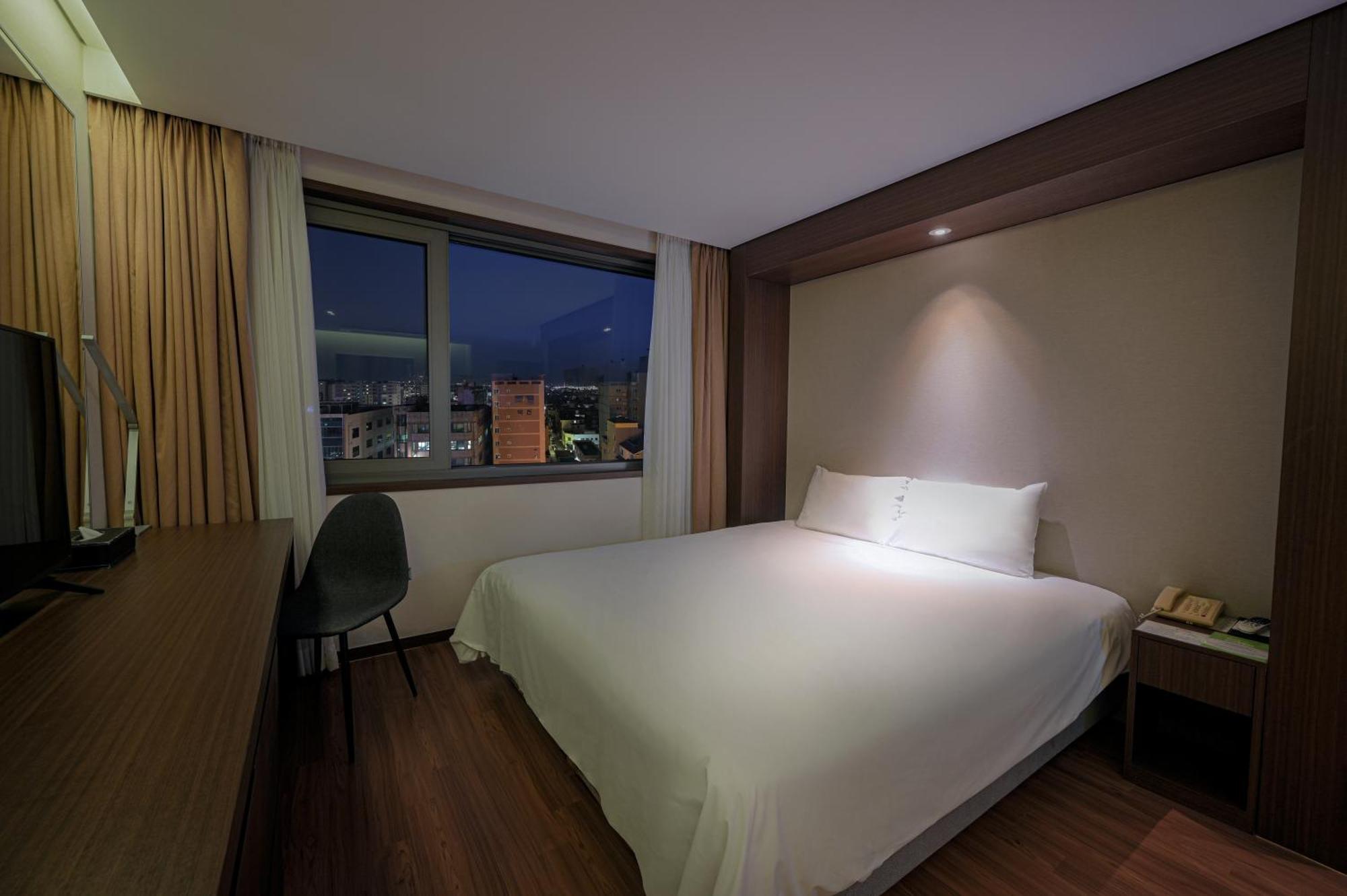 Astar Hotel Чеджу Екстериор снимка