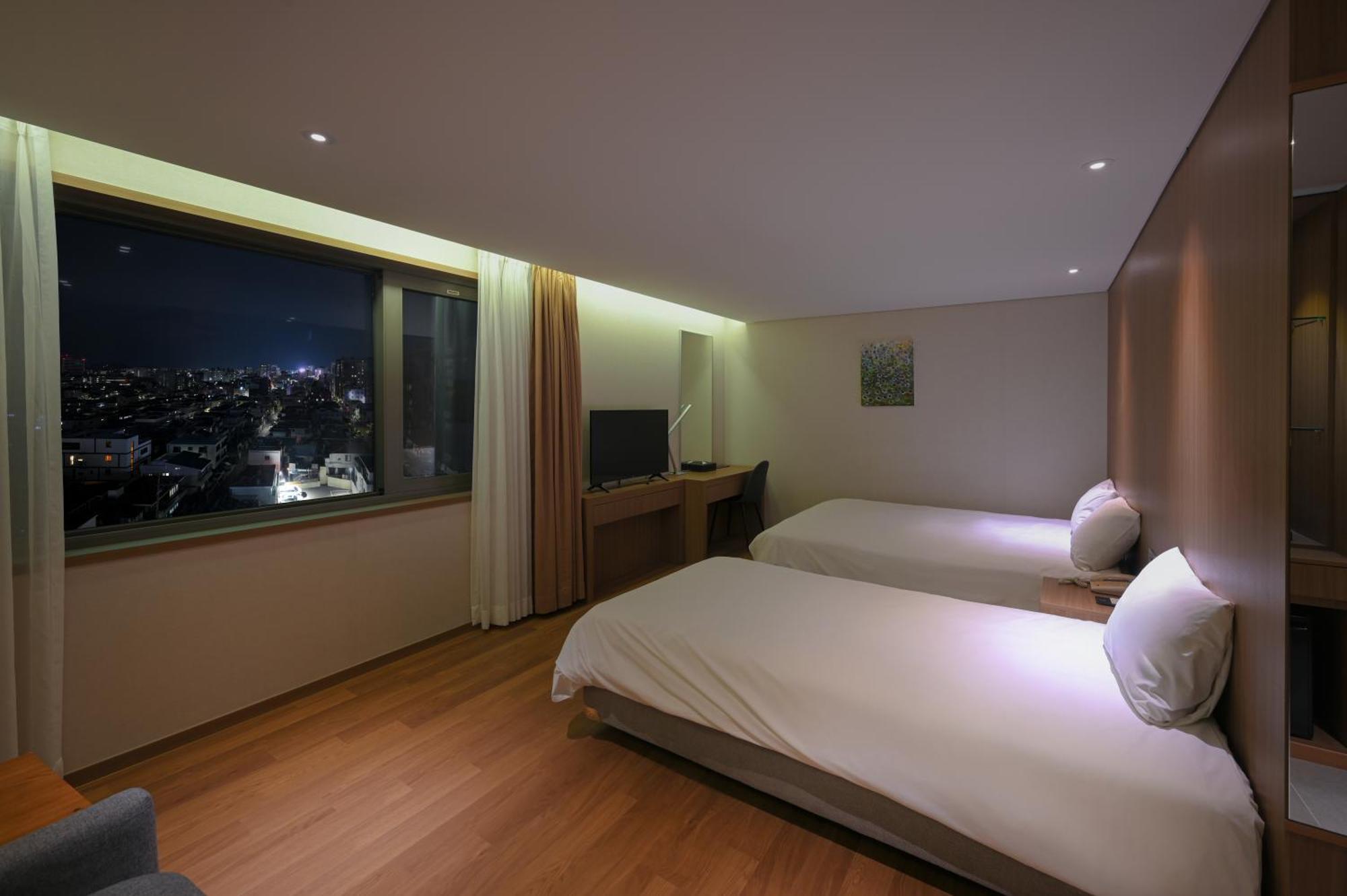 Astar Hotel Чеджу Екстериор снимка