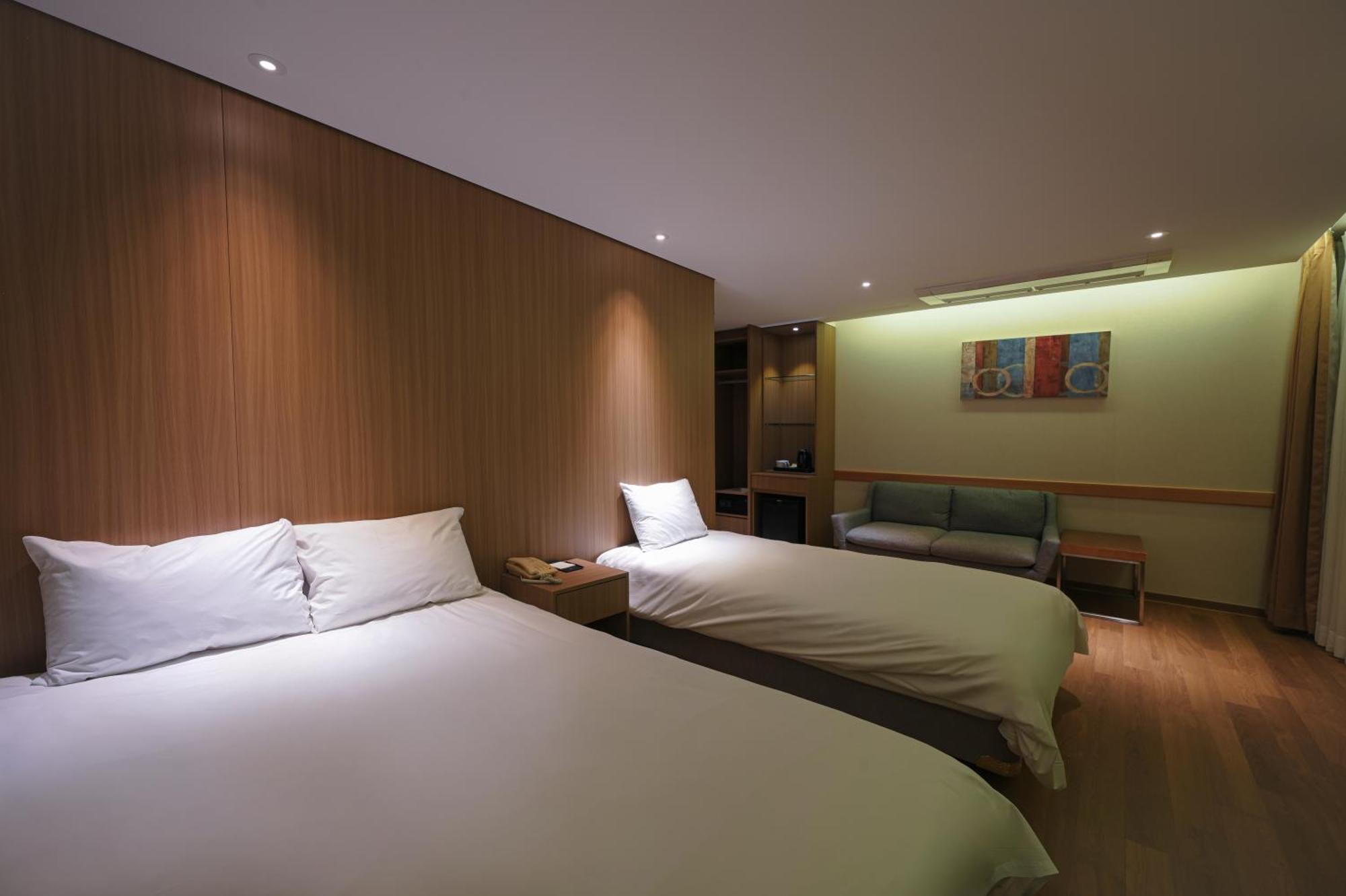 Astar Hotel Чеджу Екстериор снимка