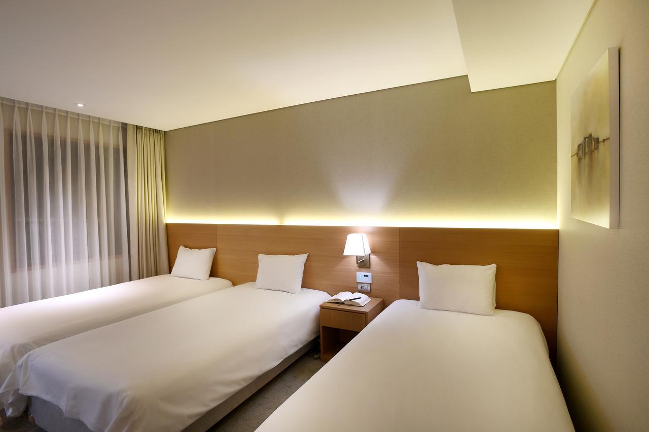 Astar Hotel Чеджу Екстериор снимка