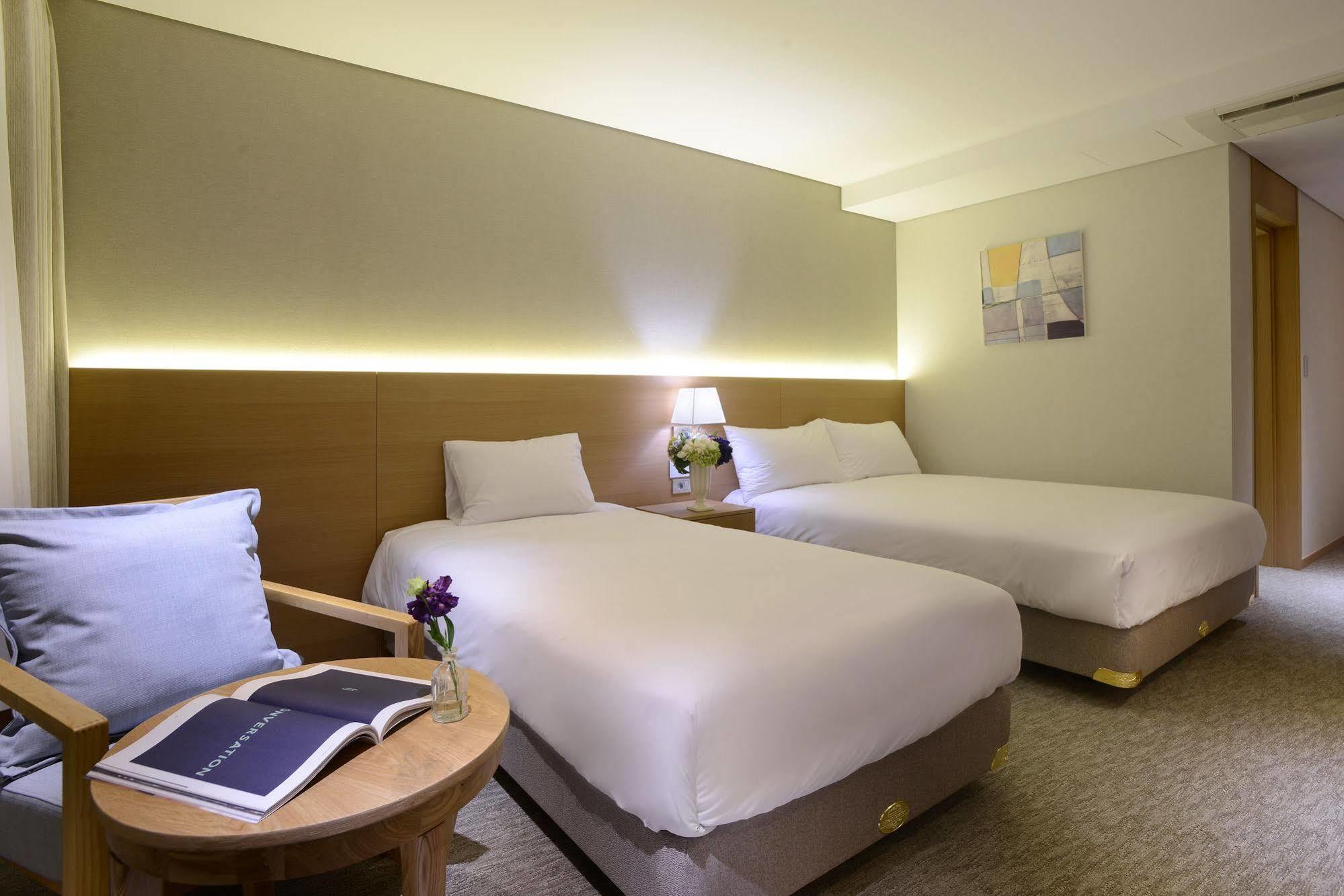 Astar Hotel Чеджу Екстериор снимка