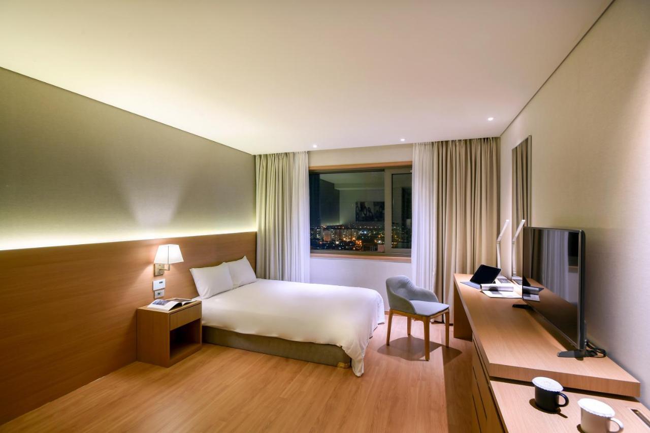 Astar Hotel Чеджу Екстериор снимка